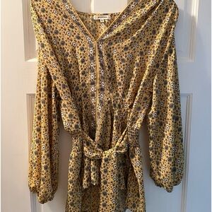 Women’s Max studios too, size small , peplum style with self tie belt